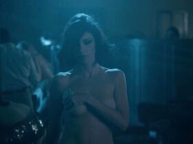 Пас Вега голая – Красивая и безумная (2015) #1