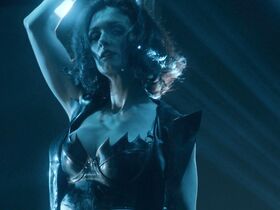 Пас Вега голая – Красивая и безумная (2015) #3