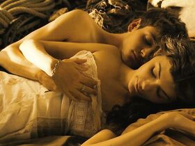 Одри Тоту голая – Долгая помолвка (2004)