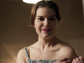 Ванесса Кирби голая, Эйми-Ффион Эдвардс голая – Королева и страна (2014) #3