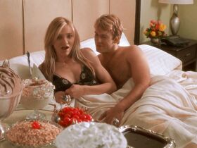 Кэмерон Диас секси, Кристина Эпплгейт секси – Милашка (2002)