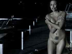 Эшли Лавентюр голая – Девочки бикини на льду (2013) #2