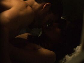 Фрида Пинто голая – Шальное ранение (2015)