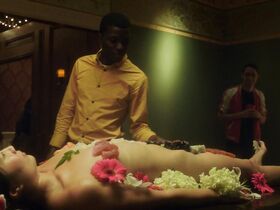 Кристал Ло голая, Марла Малкольм голая – Плюс один (2013) #2