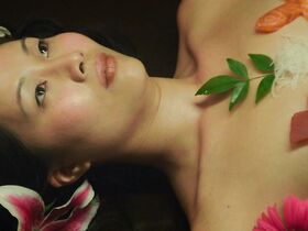 Кристал Ло голая, Марла Малкольм голая – Плюс один (2013) #3