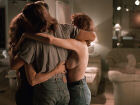 Мими Роджерс голая, Стефани Менуэз голая, Кэрол Дэвис голая – Вознесение (1991)