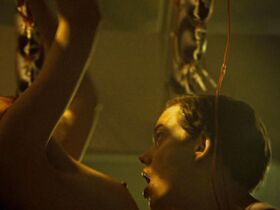 Камилла Де Паззи голая – Хемлок Гроув s03e04-06 (2015)