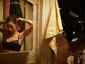 Ки Хо секси, Женевьев Хадсон-Прайс голая – Приговоренные (2015) #3