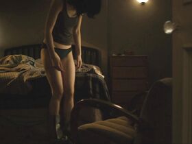 Кристен Риттер секси – Джессика Джонс s01e01-02 (2015)