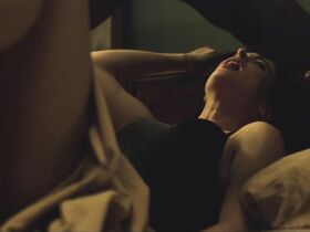 Кристен Риттер секси – Джессика Джонс s01e01-02 (2015) #2