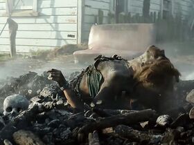 Люси Лоулесс голая – Эш против Зловещих мертвецов s01e07 (2015)