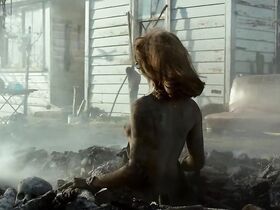 Люси Лоулесс голая – Эш против Зловещих мертвецов s01e07 (2015) #2