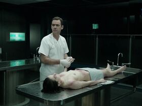 Дейзи Ридли голая – Безмолвный свидетель s17e10 (2014)