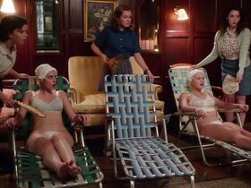 Рэйчел Броснахэн голая – Удивительная миссис Мейзел s01e01 (2017) #3