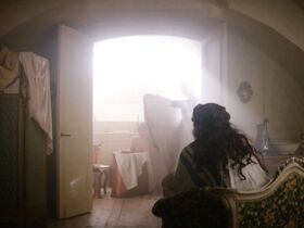 Лили Джеймс голая, Таппенс Мидлтон голая – Война и мир s01e01 (2016) #2