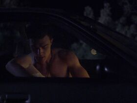 Эмили де Рэвин голая – Дитя субмарины (2015) #2