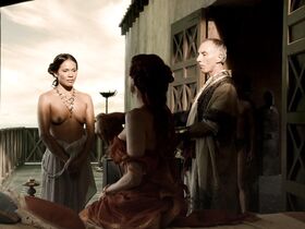 Лесли-Энн Брандт голая – Спартак s01 (2010)