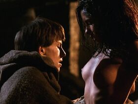 Валентина Варгас голая – Имя розы (1986)