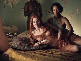 Люси Лоулесс голая – Спартак s01e02 (2010) #2