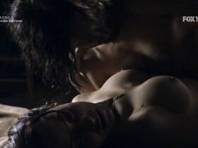 Маримар Вега голая – Осаждённые s01e05-06 (2015)