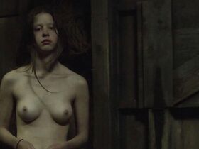 Миа Гот голая – Специалист по выживанию (2015)