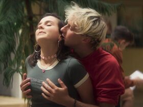 Каролина Ковальска голая – Учитель s03e05-06 (2023) #2