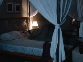 Саяни Гупта секси – Ещё четыре шота, пожалуйста!! s01e02 (2019) #4