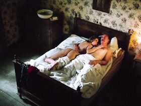 Натали Кардон голая, Эмманюэль Сенье голая, Матильда Сенье голая, Кристин Паскаль голая, Ноэлла Дюссар голая, Жанна Савари голая – Улыбка (1994) #17