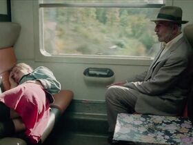 Натали Кардон голая, Эмманюэль Сенье голая, Матильда Сенье голая, Кристин Паскаль голая, Ноэлла Дюссар голая, Жанна Савари голая – Улыбка (1994) #3