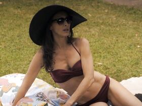 Мария Кёстлингер секси – Дамочки-мещанки s01e04 (2014) #3