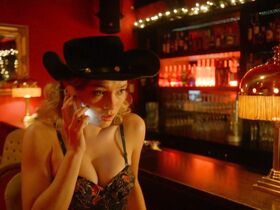 Кира Софиа Каре секси – Heiter bis tödlich — Morden im Norden s04e16 (2017) #6