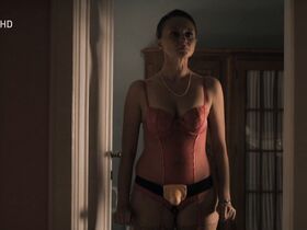 Герти Драссль секси – Дамочки-мещанки s01e06 (2014)