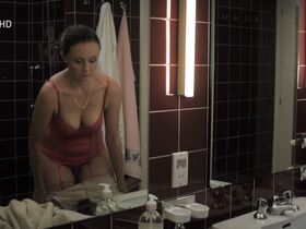 Герти Драссль секси – Дамочки-мещанки s01e06 (2014) #2