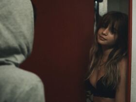 Лиза-Мари Королл голая – Наше время – сейчас s01e04 (2019) #4