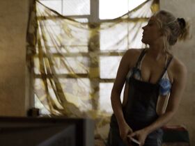 Хлоя Севиньи секси – Тёмная сторона s01e02 (2015) #5