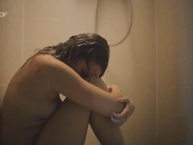 Шарлин Дец секси – SOKO Koln s21e03 (2022)