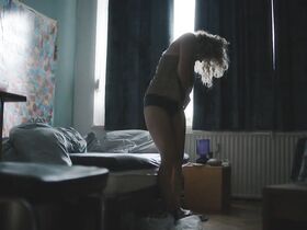 Шарлин Дец секси – SOKO Koln s21e03 (2022) #4