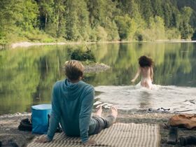 Надя Саберски голая – Daheim in den Bergen s01e01 (2018) #2