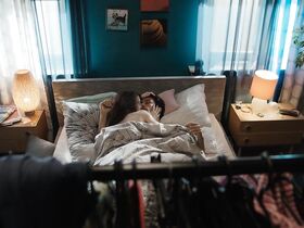 Йозефина Пройсс голая – Ничего особенного s02e04 (2021) #2