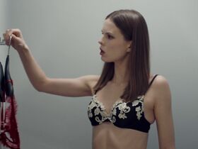 Александра Ревенко секси – Содержанки s03e05 (2021) #3