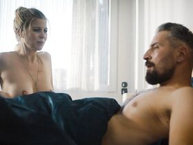 Хильде Далик голая – Дамочки-мещанки s01e47 (2018) #5