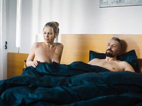 Хильде Далик голая – Дамочки-мещанки s01e47 (2018) #6