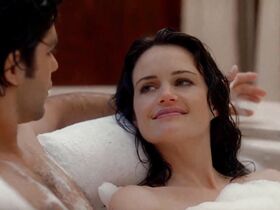 Карла Гуджино секси, Лесли Бибб секси, Перри Ривз секси – Антураж s03e16 (2007) #4