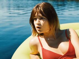 Лиза-Мари Королл секси – Наше время – сейчас s02e03 (2020)