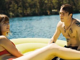 Лиза-Мари Королл секси – Наше время – сейчас s02e03 (2020) #10