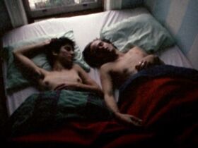 Мередит Снайдер голая – Habit (1995) #14