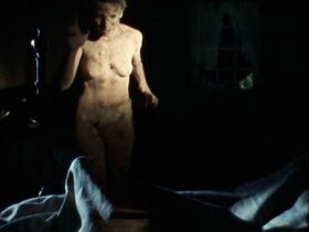 Мередит Снайдер голая – Habit (1995) #15