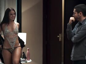 Паола Оливейра секси, Интия Сенек секси – A Dona do Pedaco s01e18 (2019)
