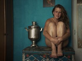 Варвара Шмыкова секси, Ирина Носова секси – Чики s01e06 (2020)