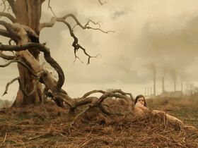 Эмма Паэтц секси – Пенниуорт s01e06 (2019) #4